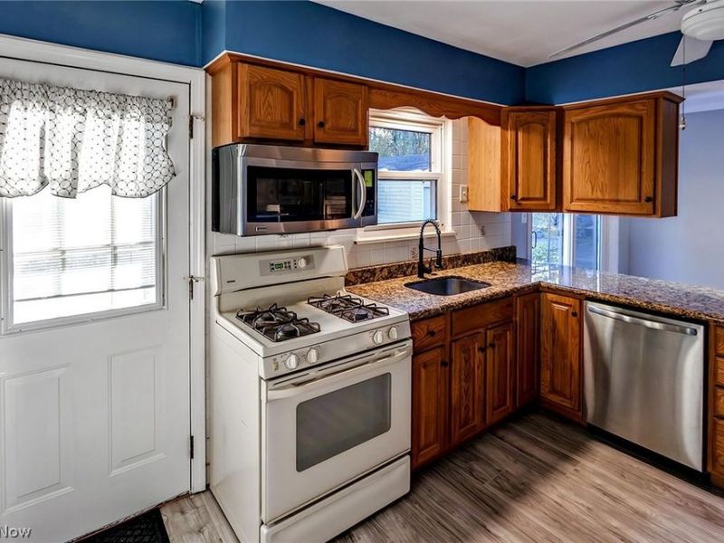 5573 Decker Road, North Olmsted, OH 44070 Photo 7