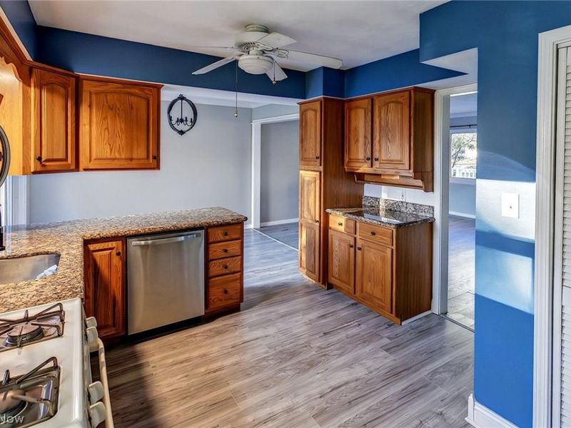 5573 Decker Road, North Olmsted, OH 44070 Photo 8