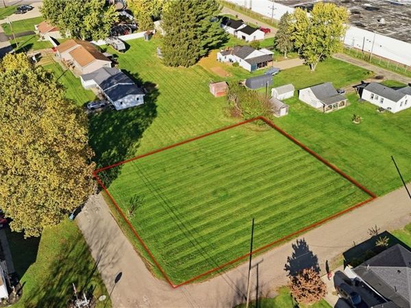 Mapleford Street SW, Navarre, OH 44662