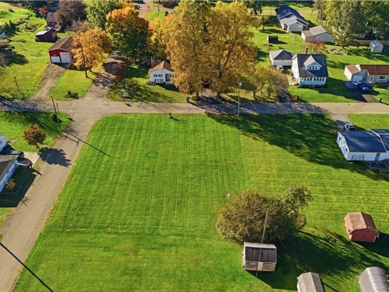 Mapleford Street SW, Navarre, OH 44662 Photo 2