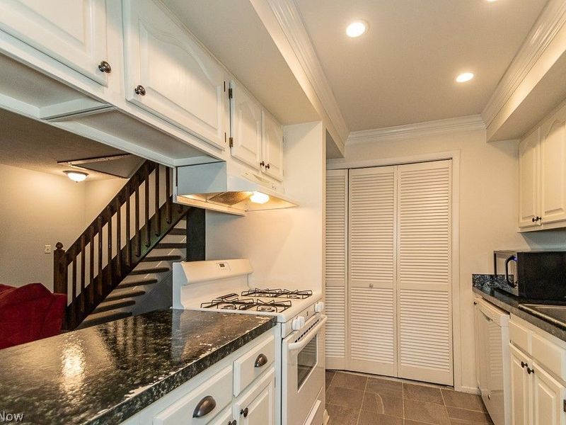 6813 Colonial Drive, Unit D, Mentor, OH 44060 Photo 3