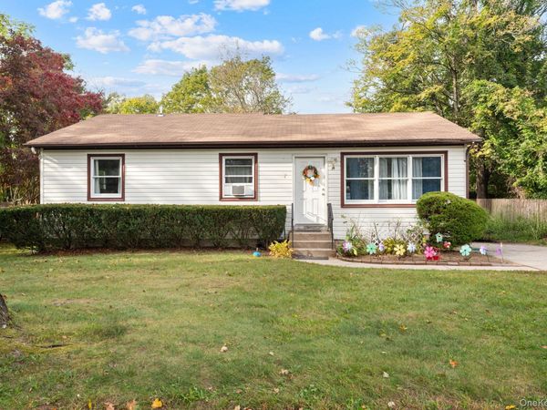 81 Bushwick Avenue , Central Islip, NY 11722