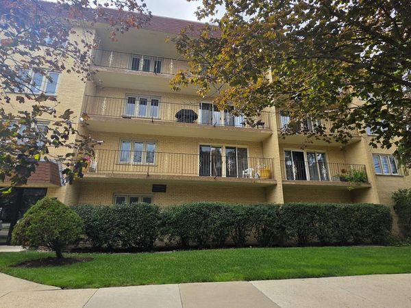 6300 W MONTROSE Avenue , Unit 205, Chicago, IL 60634