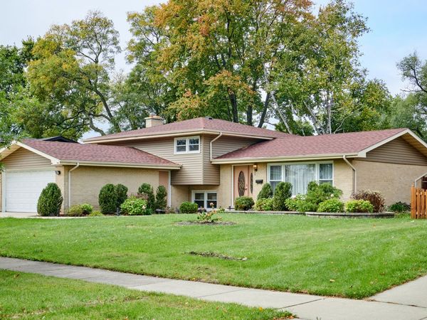 1916 N SPRUCE Terrace, Arlington Heights, IL 60004