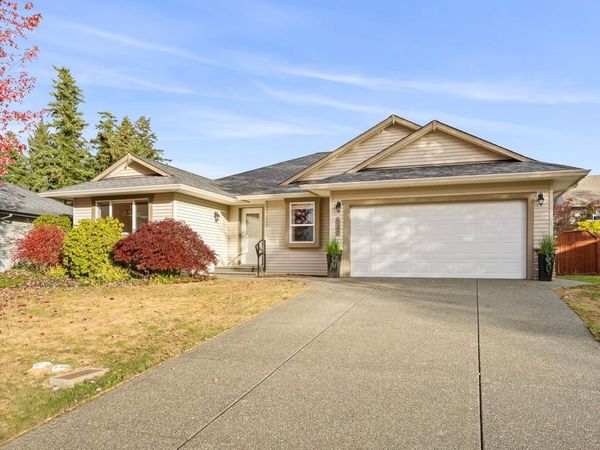 525 Church St , Comox, BC V9M 4G5