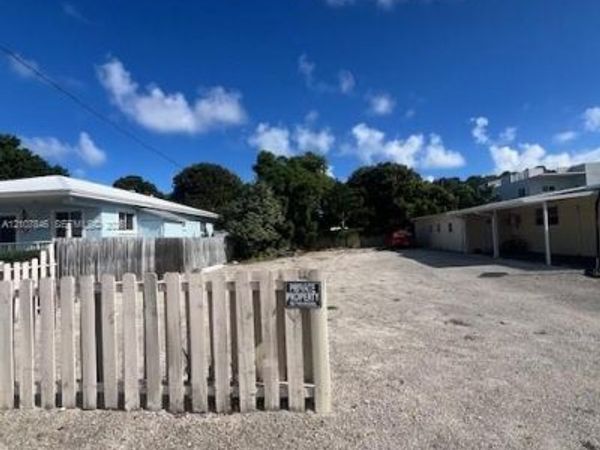 938 Plantation Rd , Key Largo, FL 33037