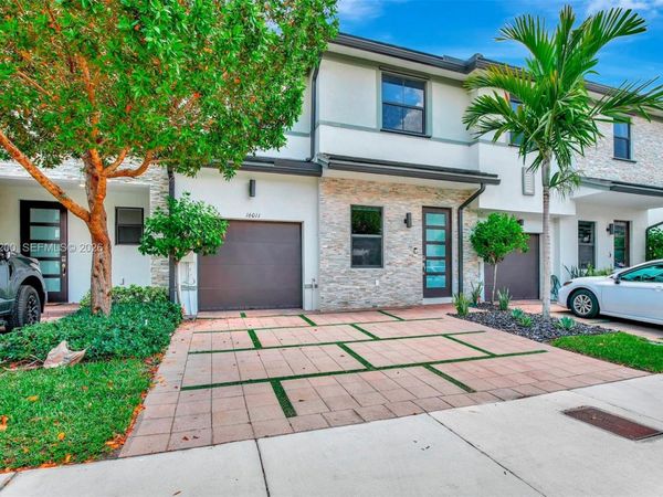 16011 NW 91st Ct , Miami Lakes, FL 33018