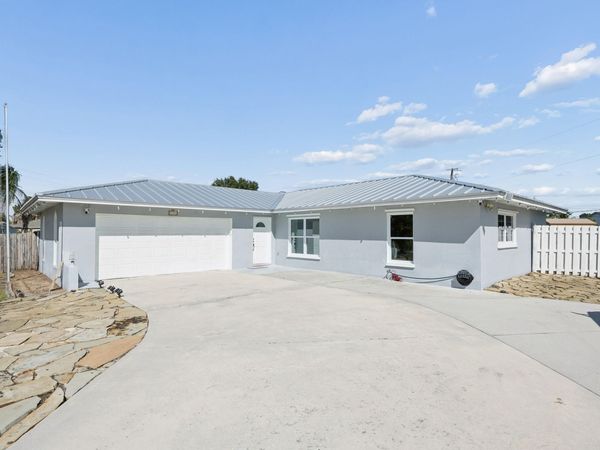 1101 SE Puritan Lane, Port St. Lucie, FL 34983