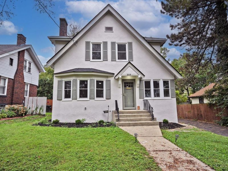 209 Wedgewood Avenue, Cincinnati, OH 45217 Photo 2