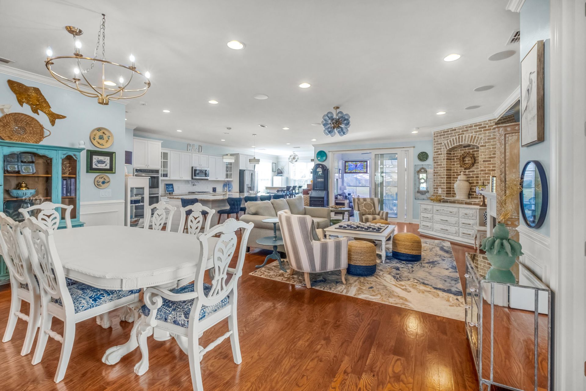 409 Four Seasons Boulevard Photo 14