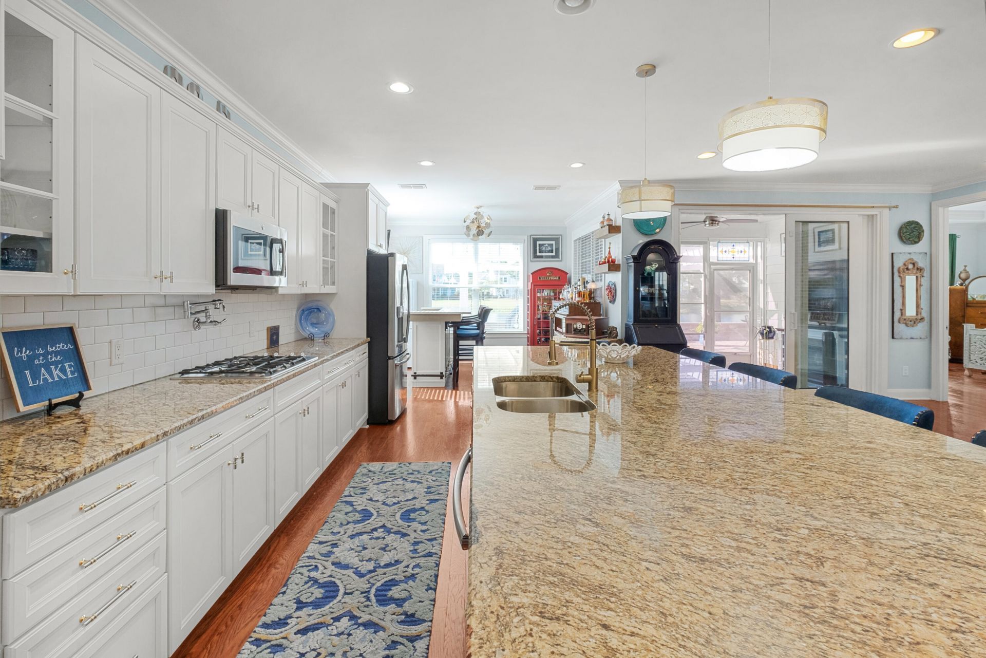 409 Four Seasons Boulevard Photo 18