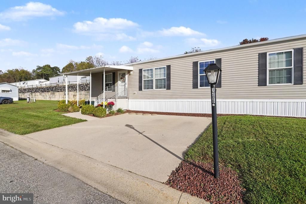 1206 OAK STREET , NEW PROVIDENCE, PA 17560