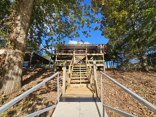 91 Creekside View Ln , Decaturville, TN 38329