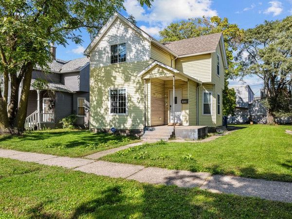 1826 W 1st Street , Davenport, IA 52802