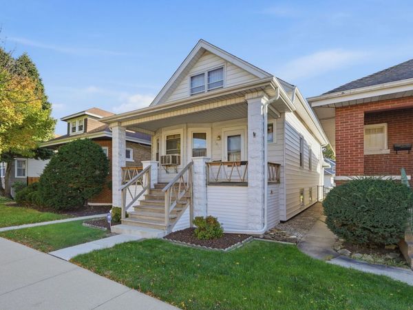 5851 W Addison Street , Chicago, IL 60634