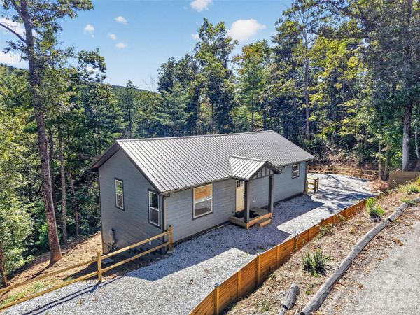 594 McMillan Drive , Hendersonville, NC 28792