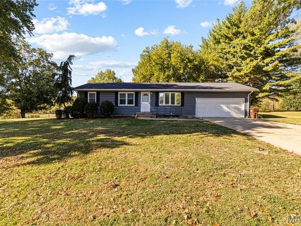 1207 Apple Street , Elsberry, MO 63343