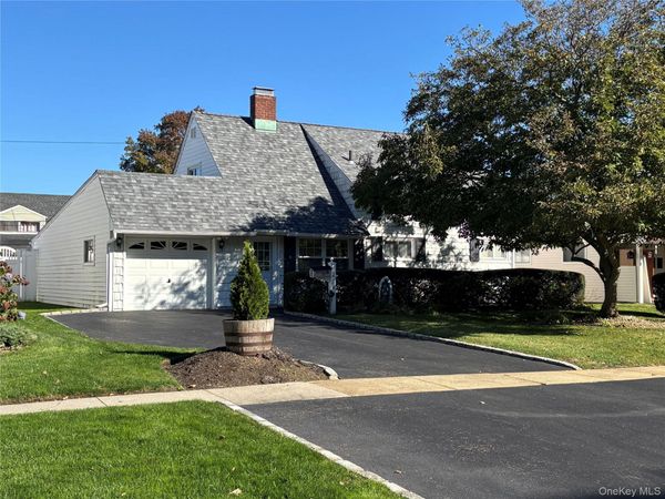 2149 Salisbury Park Drive , Westbury, NY 11590