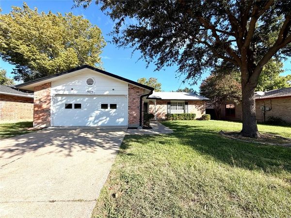 707 Cavendish Drive, Arlington, TX 76014