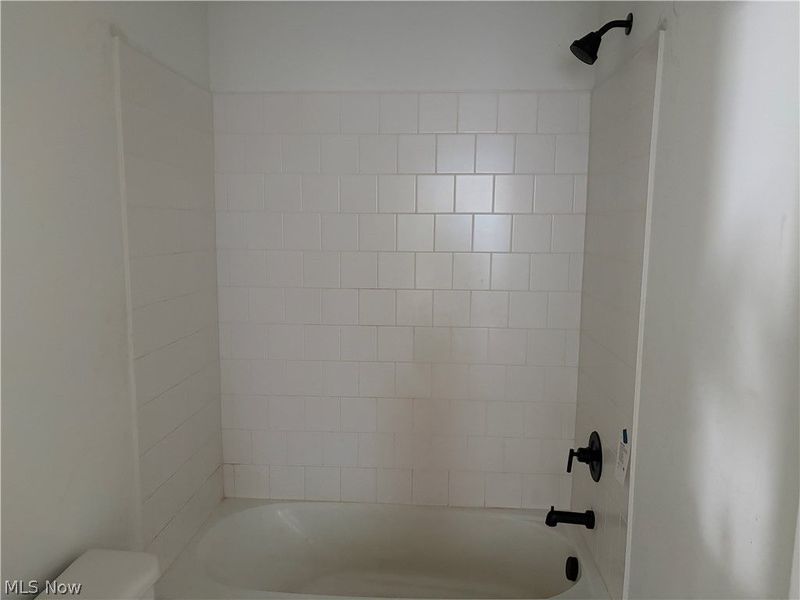 473 Auld Farm Circle, Akron, OH 44320 Photo 16