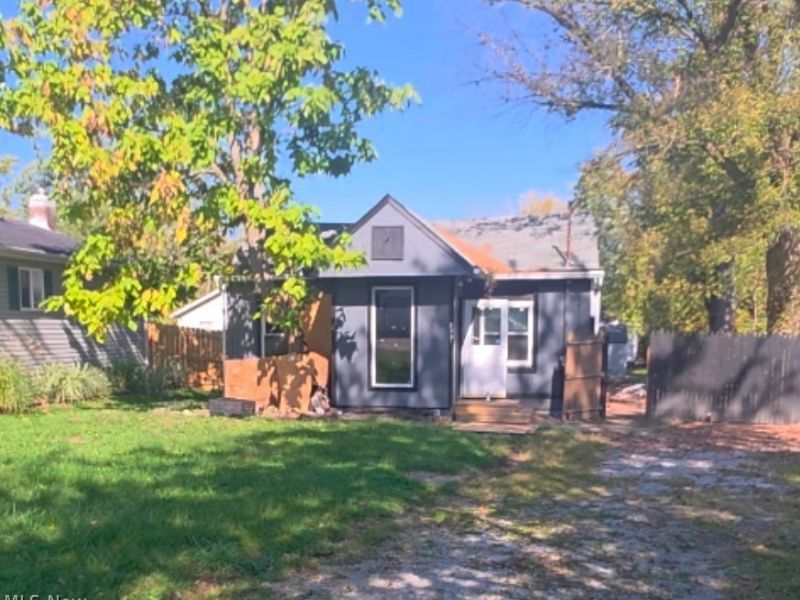 899 Flanders Avenue, Akron, OH 44314 Photo 1