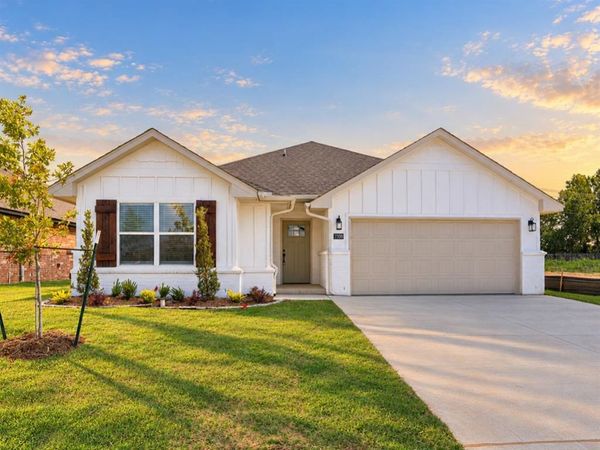 7700 Three Woods Lane, Yukon, OK 73099