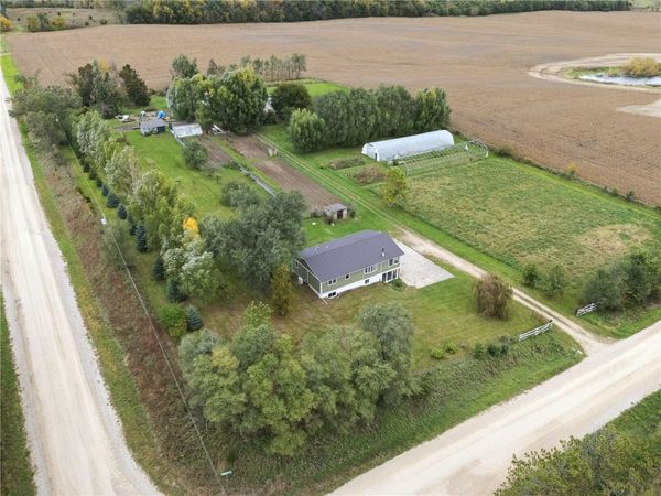 2093 Wapsie Y Road, Coggon, IA 52213
