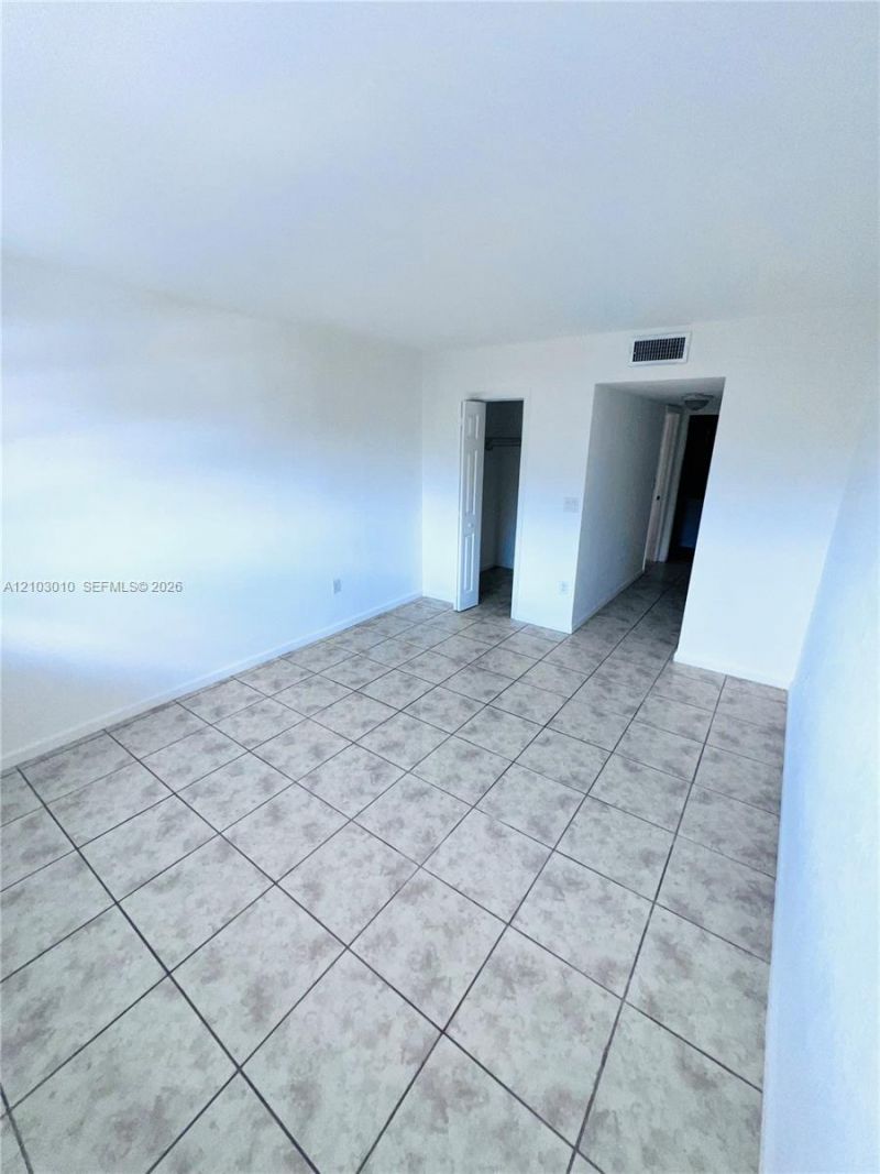 12290 NE 11th Ct , Unit 305, North Miami, FL 33161 Photo