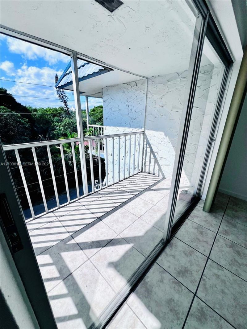 12290 NE 11th Ct , Unit 305, North Miami, FL 33161 Photo