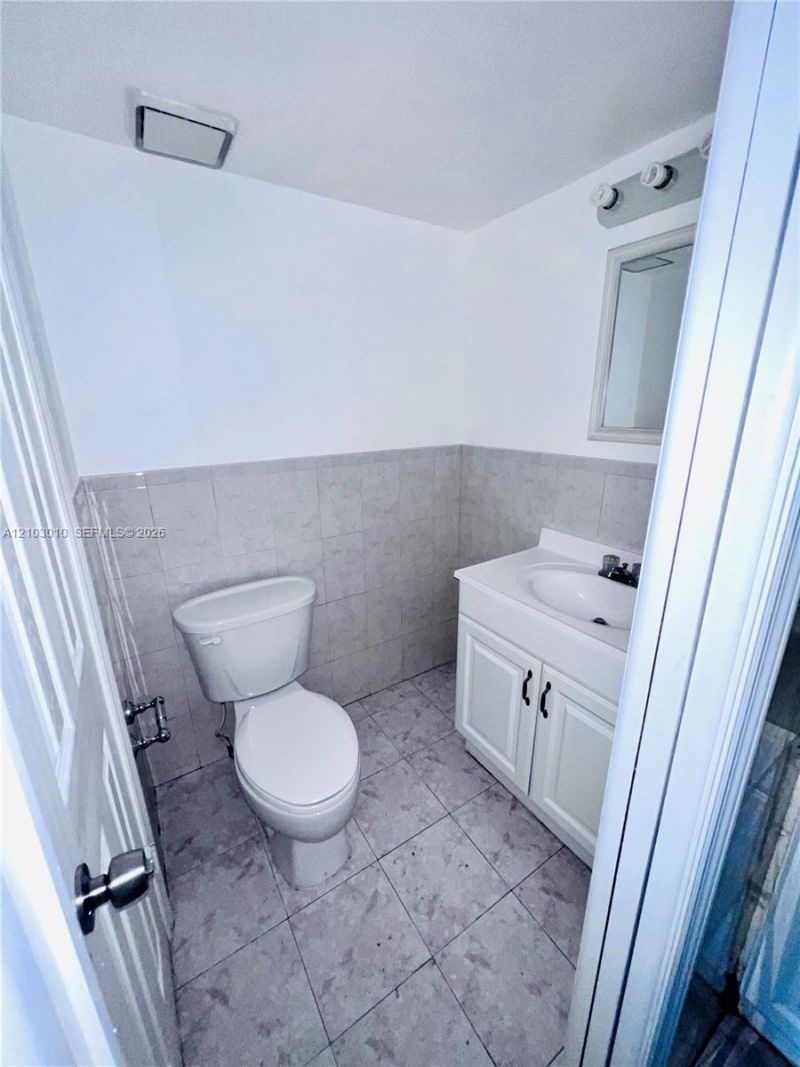 12290 NE 11th Ct , Unit 305, North Miami, FL 33161 Photo