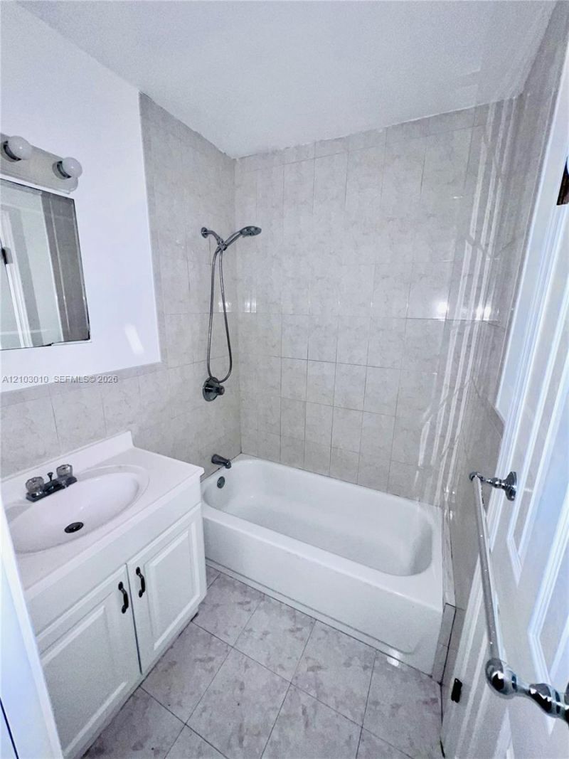12290 NE 11th Ct , Unit 305, North Miami, FL 33161 Photo