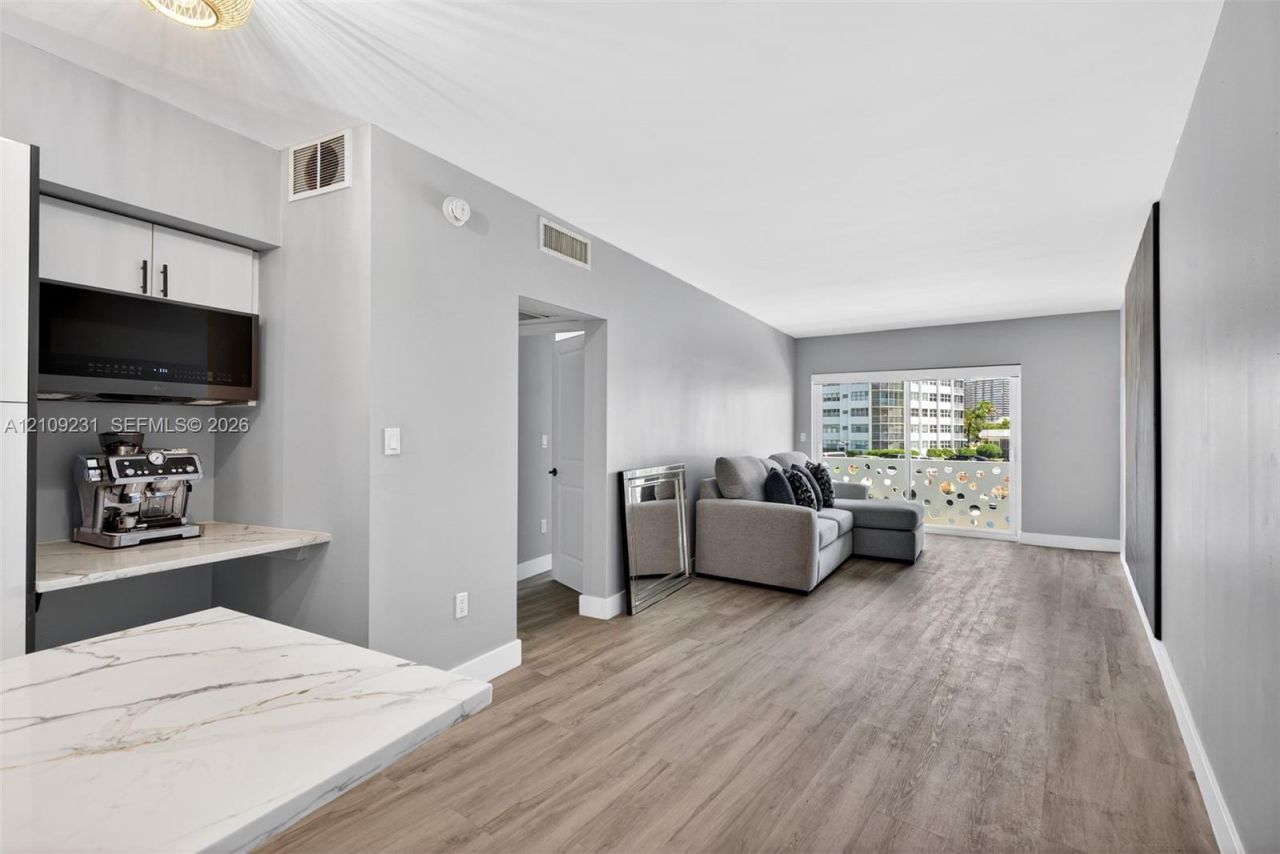 2500 Diana Dr , Unit 216, Hallandale Beach, FL 33009 Photo