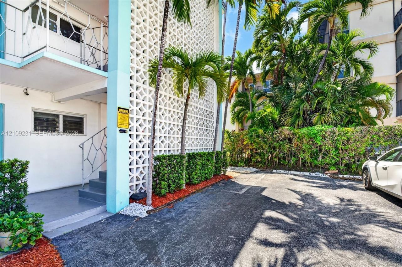 2500 Diana Dr , Unit 216, Hallandale Beach, FL 33009 Photo