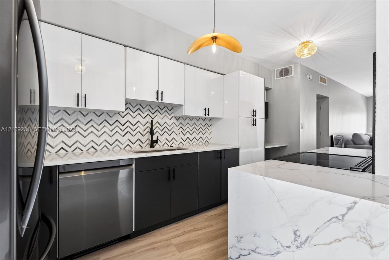 2500 Diana Dr , Unit 216, Hallandale Beach, FL 33009 Photo