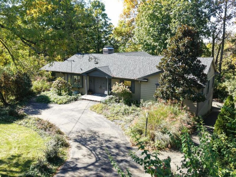 10611 Grimsby Lane, Evendale, OH 45241 Photo 3