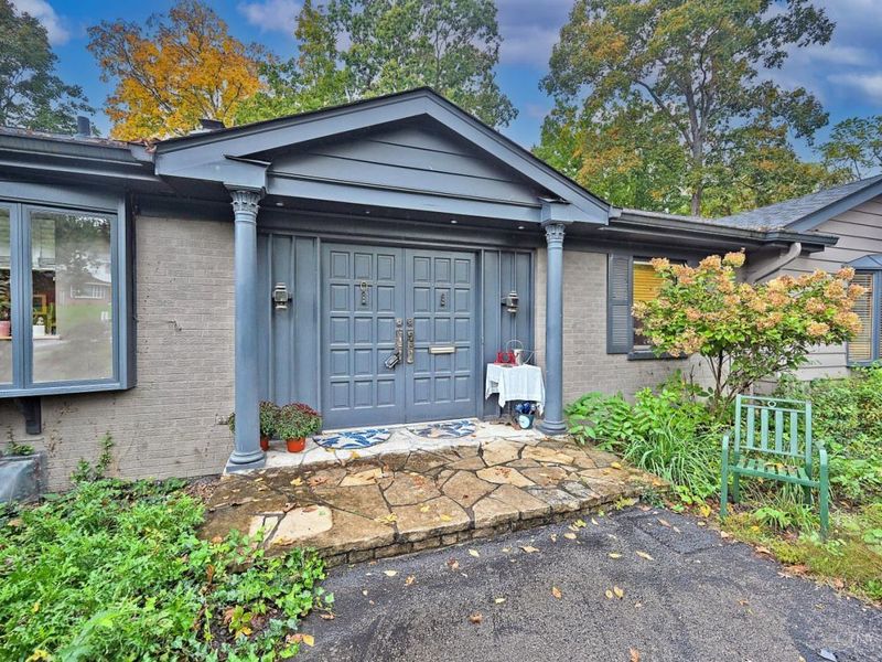 10611 Grimsby Lane, Evendale, OH 45241 Photo 4