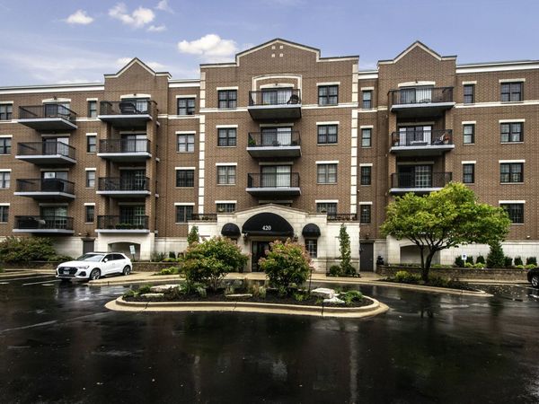 420 W Burlington Avenue , Unit 207, La Grange, IL 60525