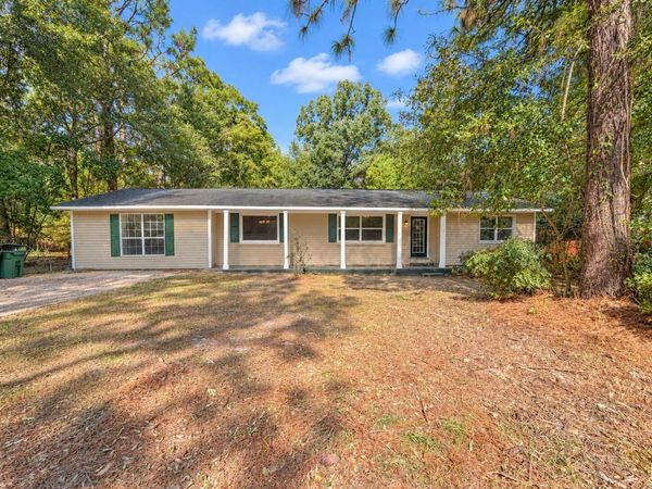 109 Victoria Dr., Hattiesburg, MS 39402