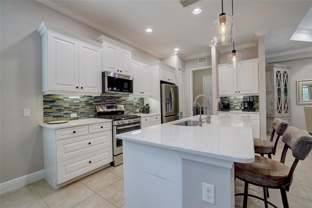 3718 Woodcliff Lake Terrace , Sarasota, FL 34243 Photo