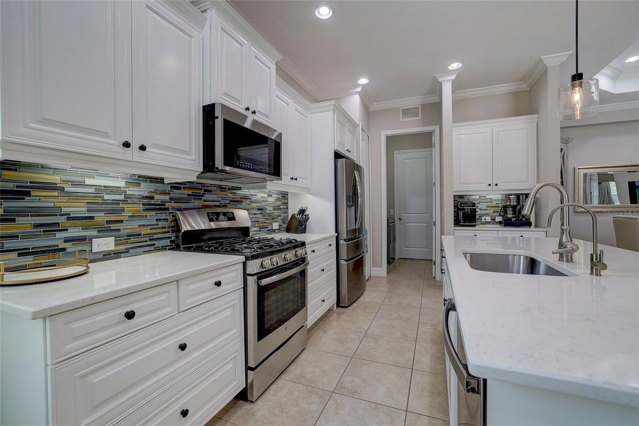 3718 Woodcliff Lake Terrace , Sarasota, FL 34243 Photo