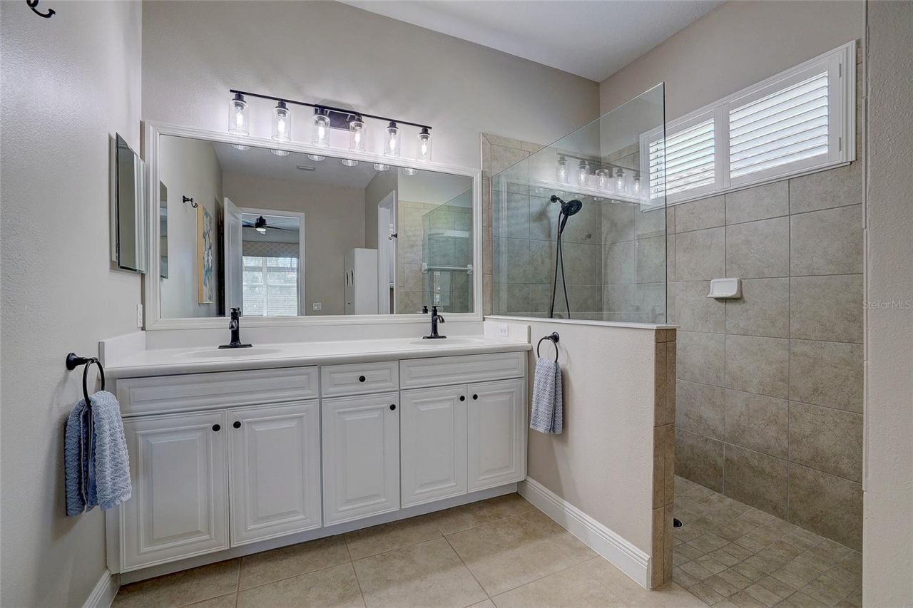 3718 Woodcliff Lake Terrace , Sarasota, FL 34243 Photo