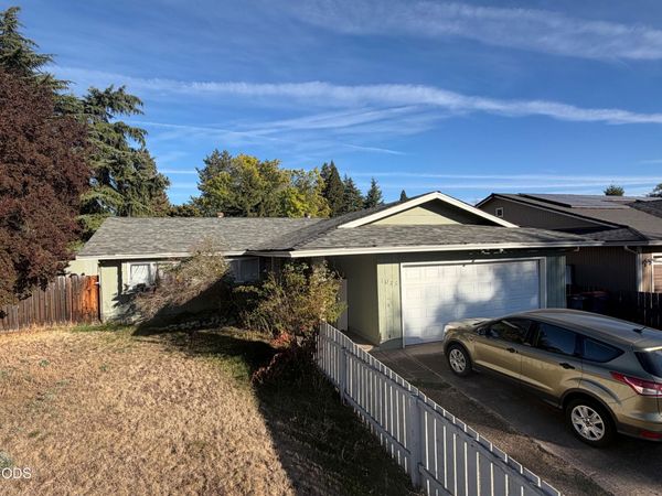 1025 Edwina Avenue, Central Point, OR 97502