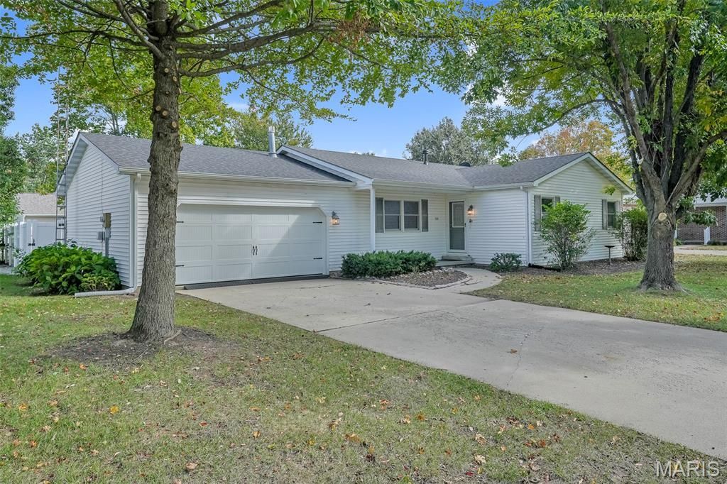 706 Ash Street, Greenville, IL 62246 Main Photo