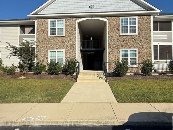 260 Gallery Drive , Unit 102, Spring Lake, NC 28390