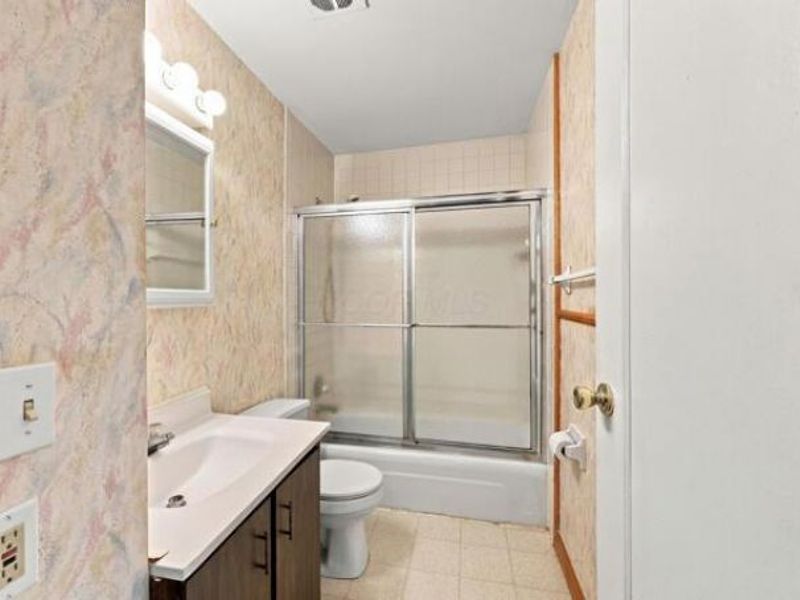 4679 Tarryton Court S, Unit 12E, Columbus, OH 43228 Photo 16