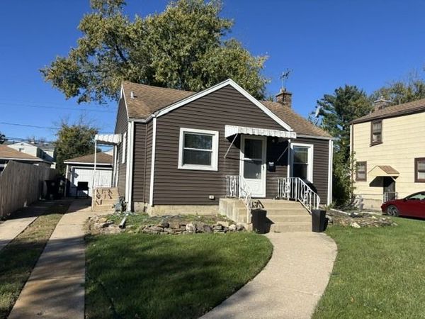 2424 S 13th Avenue , Broadview, IL 60155
