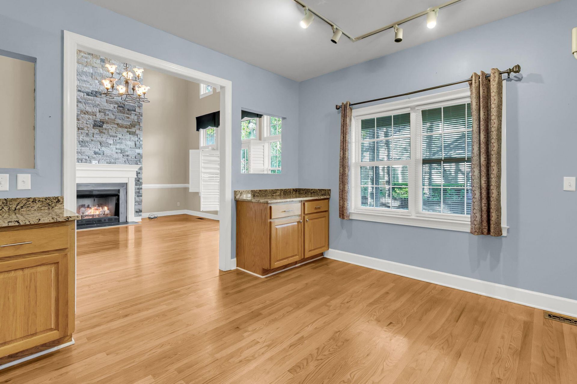 4201 Meadowbrook Court Photo 16