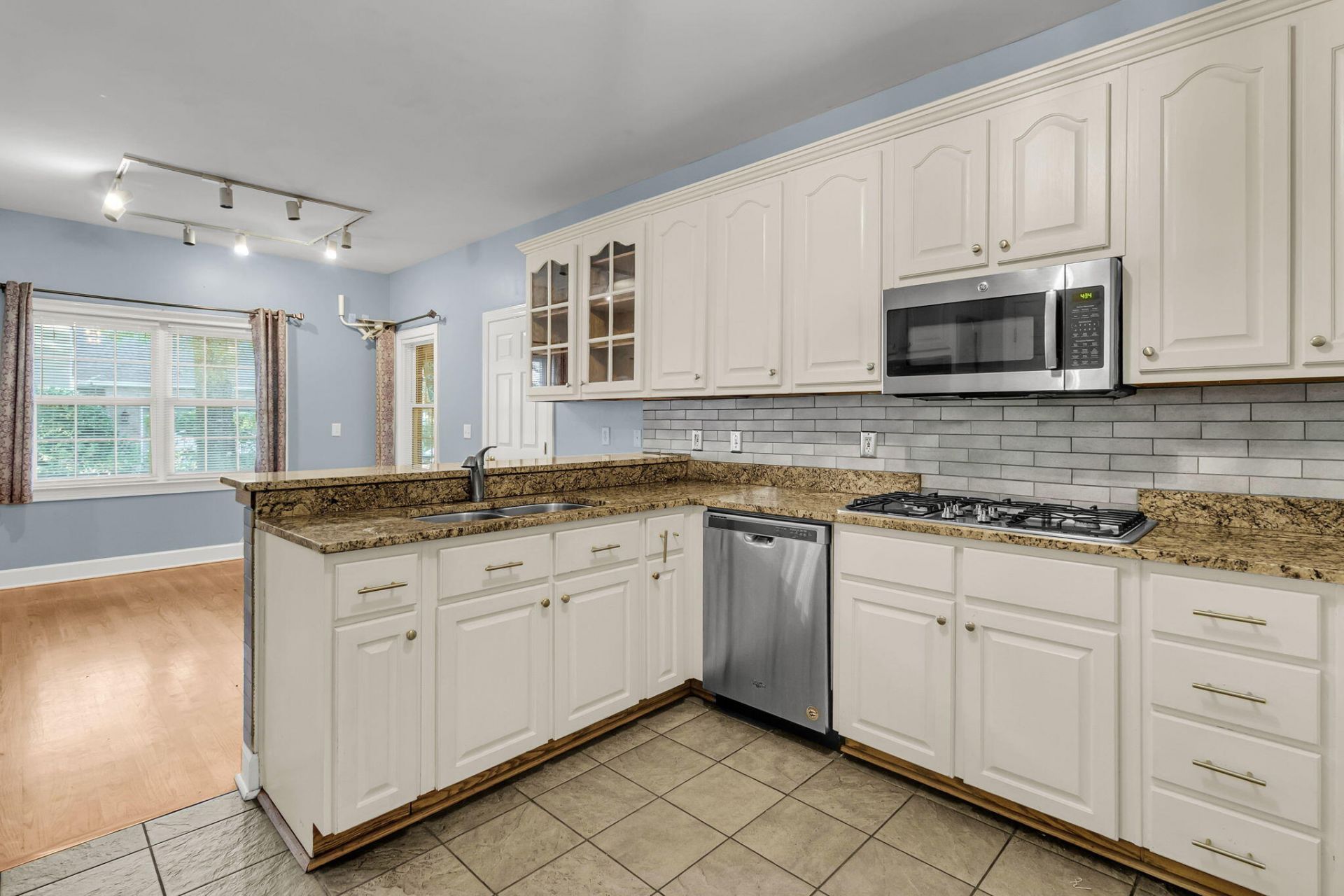 4201 Meadowbrook Court Photo 20
