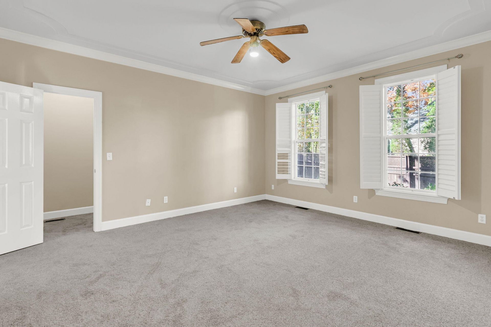 4201 Meadowbrook Court Photo 23