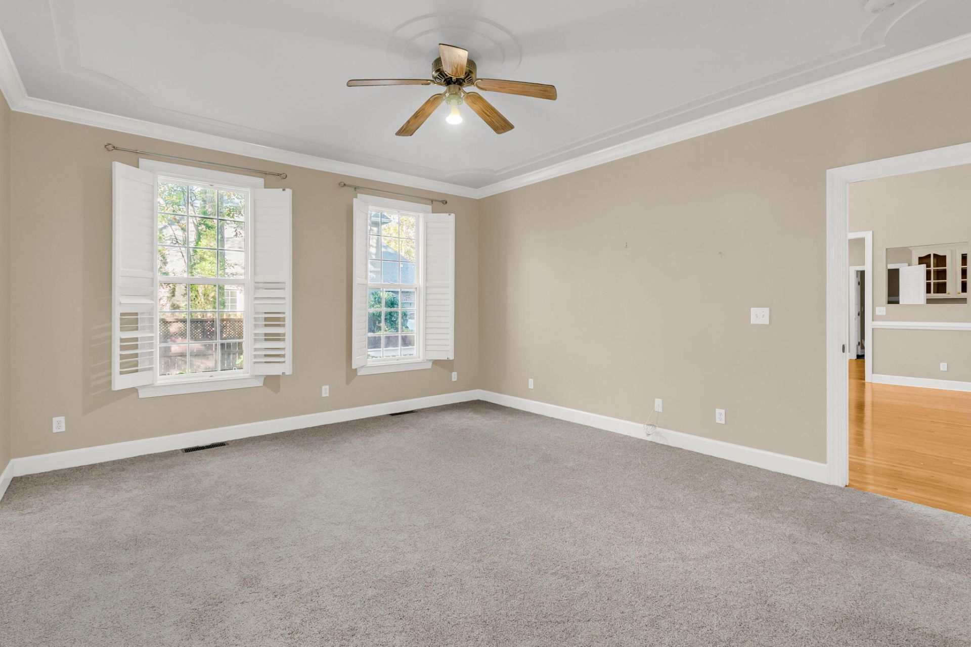 4201 Meadowbrook Court Photo 25